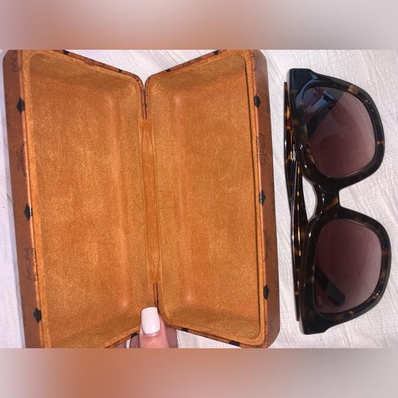 MCM square sunglasses with case (Color: Havana) - Picture 8 of 11